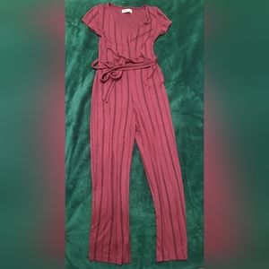 Hollister juniors romper, color burgundy, size extra small